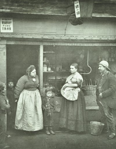 「洪水からの苦しみ」、1877 作： John Thomson